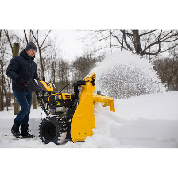 Cub Cadet&reg; 2X&reg; 30" IntelliPOWER&reg; EFI Snow Blower Clearing Driveway