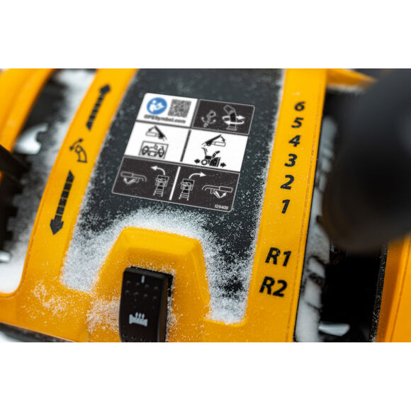 Cub Cadet&reg; 3X&reg; 26" TRAC Snow Blower Clearing Driveway