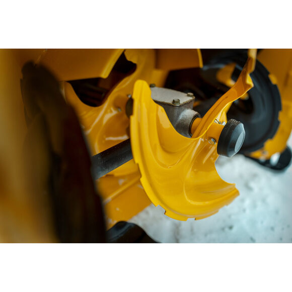 Cub Cadet&reg; 3X&reg; 26" TRAC Snow Blower Clearing Driveway