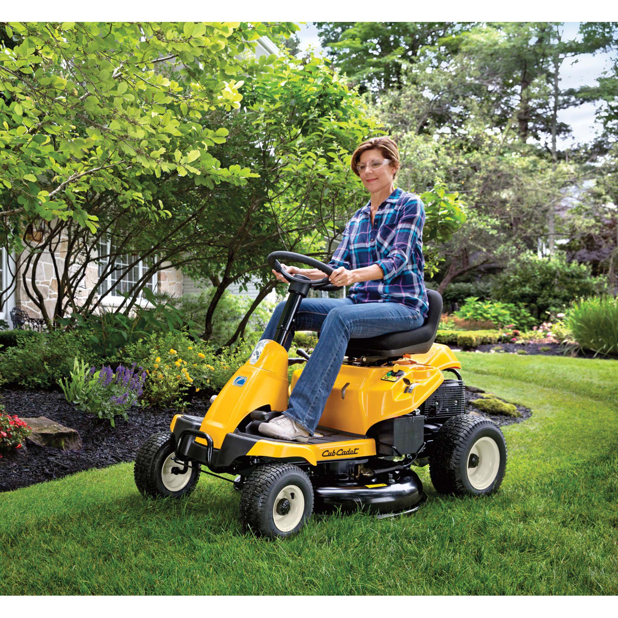 Cub cadet cc30h 382cc deals rear engine riding mower 13a221jd010