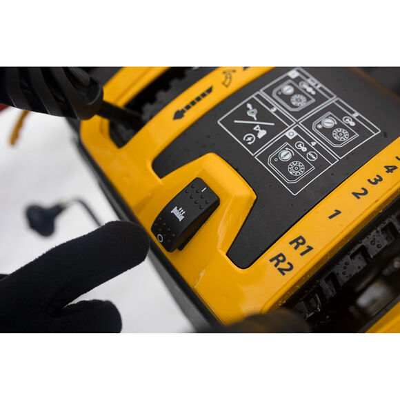 Cub Cadet&reg; 2X&reg; 30" IntelliPOWER&reg; EFI Snow Blower Controls