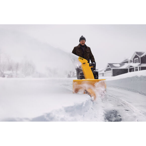 Cub Cadet&reg; 3X&reg; 26" TRAC Snow Blower Clearing Driveway