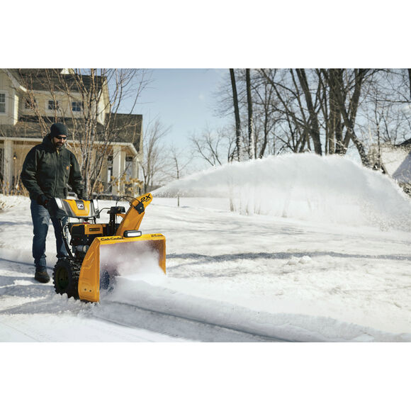 Cub Cadet&reg; 2X&reg; 30" IntelliPOWER&reg; EFI Snow Blower Clearing Driveway