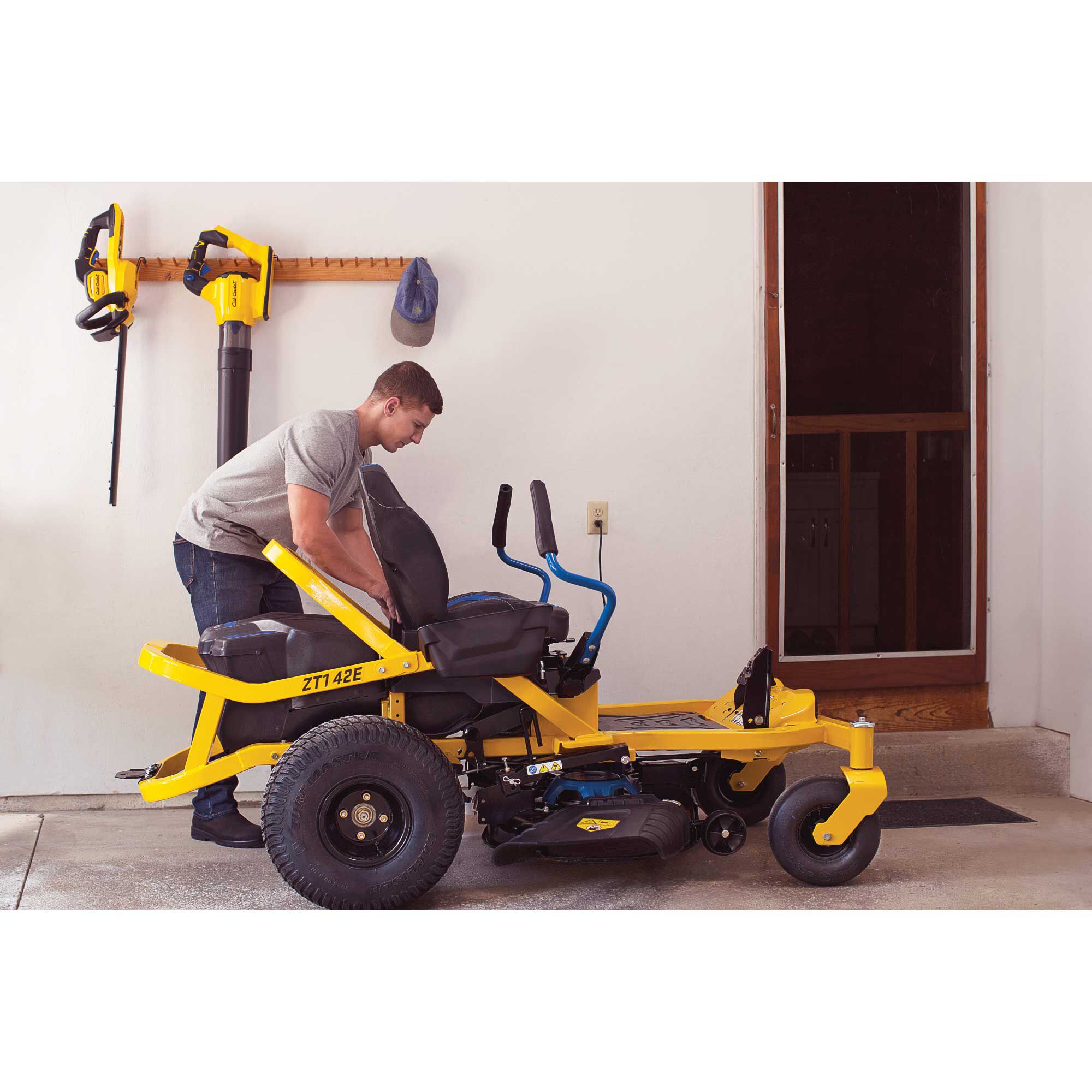 ZT1 42E Electric Zero Turn Mower Cub Cadet US