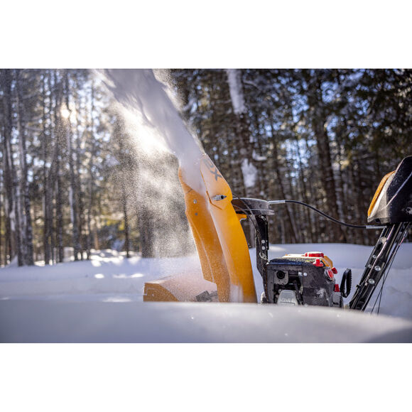 Cub Cadet&reg; 3X&reg; 26" TRAC Snow Blower Clearing Driveway