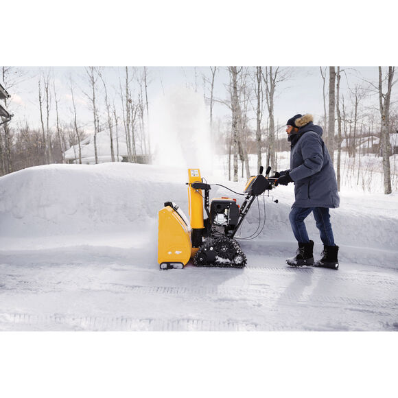 Cub Cadet&reg; 3X&reg; 30" TRAC IntelliPOWER&reg; Snow Blower Clearing Driveway