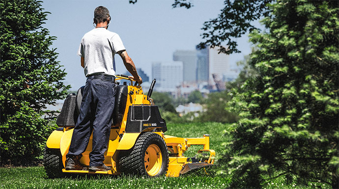 commercial zero-turn mower